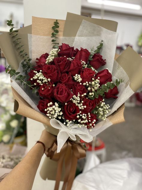 Bouquet Of Flowers For Graduation, Flower Bouquet For Him, Bouquet Red Flowers, Graduation Flowers Bouquet, Graduation Flower Bouquet, Red Flower Bouquet, Flower Shop Decor, Birthday Flowers Bouquet, Graduation Flowers