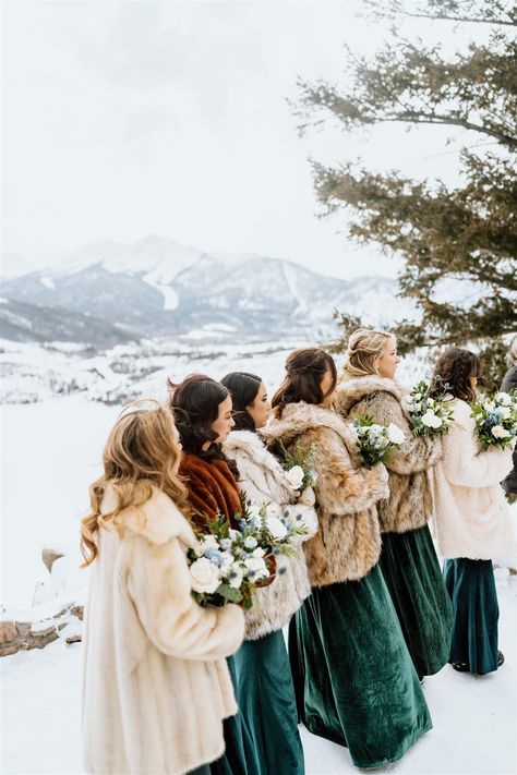 Winter Mountain Wedding Colorado // Breckenridge Wedding // Whitney Rae Photography - I can’t wait for you to see more of this wedding in Breckenridge at Sapphire Point. If you’re planning your Colorado wedding, you’ll want to see more of Sierra and David’s day. Get inspired by winter themed wedding, wedding invitations elegant, winter bouquet, and mountain wedding venues. Book me for your Breckenridge elopement photos or intimate wedding at bywhitneyrae.com! Snow Wedding Colors, Winter Mountain Wedding Colors, January Wedding Aesthetic, Winter Ranch Wedding, Banff Winter Wedding, Montana Winter Wedding, Snowy Wedding Aesthetic, Winter Ski Wedding, Winter Wedding Colorado