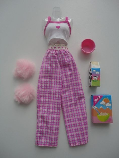 Outfits For Barbie Dolls, Barbie Clothing Aesthetic, Barbie Outfits Diy How To Make, Barbie Stuff Aesthetic, Cute Barbie Clothes, Doll Clothes Aesthetic, Barbie Aesthetic Clothes, Barbie Diy Clothes, Barbie Dress Ideas