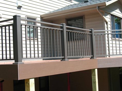 Aluminum Deck Railing Ideas, Steel Railing Design Outdoor, Black Aluminum Deck Railing, Deck Fascia Ideas, Black Deck Railing, Balcony Railing Design Modern, Diy Deck Railing, Diy Decking, Porch Rails