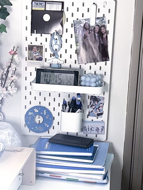 An ikea pegboard with K-pop posters,cds and stationary ❤️ Kpop Peg Board Ideas, Kpop Ikea Pegboard, Pegboard Ideas For Bedroom, Kpop Pegboard Ideas, Kpop Organization, Pegboard Setup, Kpop Shelves, Peg Board Organization, Kpop Desk Setup