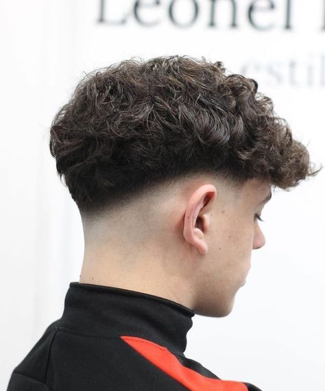 V Fade Curly Hair, Drop Fade Haircut Men, Mid Fade En V, Low Fade En V, Low Fade Em V, Vogue Hairstyles, Makeover Aesthetic, Low Fade Curly Hair, Faded Haircut