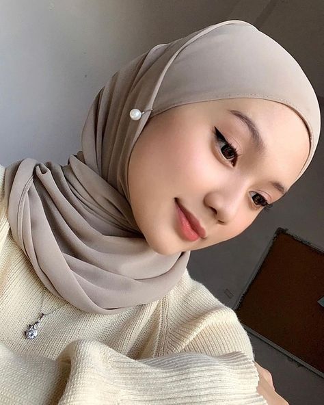 Hijab With Earrings, Hijab Earrings, Awek Tudung, Hijab Tutorial, Girl Body, Casual Outfits, On Twitter, Twitter, Quick Saves