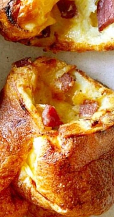 Filled Popovers Recipes, Popovers Recipes Breakfast, Breakfast Popovers Recipes, Easy Breakfast Popovers, Cheese Popovers Recipes, Popovers Recipes Savory, Christmas Popovers, Pop Over Recipe, Popovers Recipes Easy