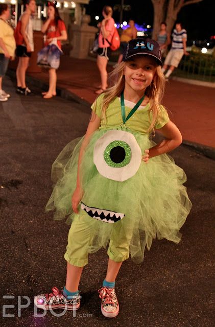 Mike Wazowski costume (directions are not attached) Mike Wazowski Costume, Disney 5k, Disney Half Marathon, Disney Run, Tutu Ideas, Princess Half Marathon, Disney Costume, Crazy Night, Running Costumes