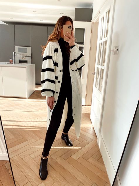 Lorna Luxe, Gigi Hadid Outfits, Black And White Pants, Cardigan White, White Cardigan, Striped Cardigan, Outfits Women, Gigi Hadid, Street Style Outfit