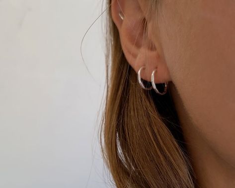 2nd Piercing, Gem Drop Earrings, Silver Wire Earrings, Earrings Outfit, Pretty Ear Piercings, Second Piercing, Contemporary Earrings, Hoops Gold, Minimal Earrings