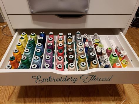 Embroidery Thread Storage, Sewing Closet, Diy Machine, Thread Rack, Sewing Room Inspiration, Sewing Room Storage, Thread Storage, Sewing Room Design, Sewing Room Decor