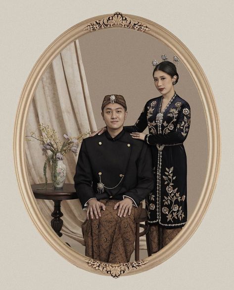 Prewedding Adat, Javanese Wedding, Adat Jawa, Pre Wedding Photoshoot Outfit, Digital Invitations Wedding, Wedding Photoshoot Props, Pre Wedding Shoot Ideas, Pre Wedding Poses, Brown Wedding