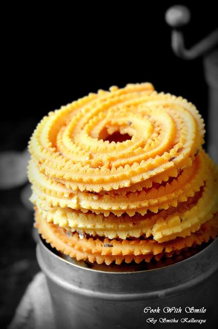 Chakli Recipe, Murukku Recipe, Rice Flour Recipes, South Indian Snacks, Diwali Snacks, Kerala Food, Dry Snacks, Tea Time Snacks, Indian Sweets