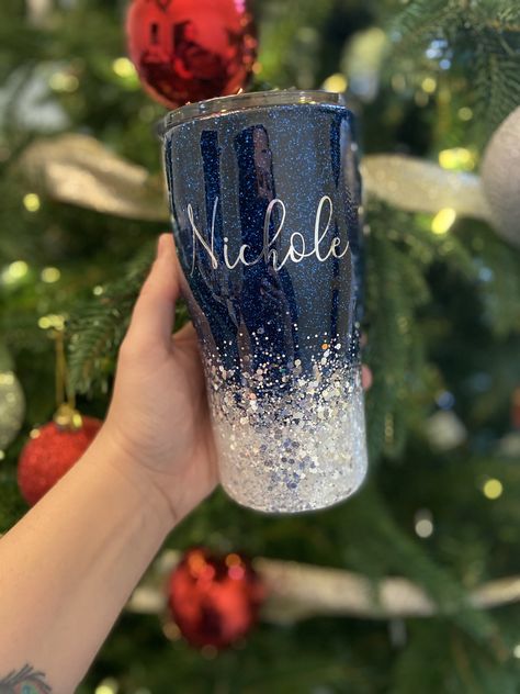 Navy Blue Tumbler Ideas, Christmas Tumbler Glitter, Blue Epoxy Tumbler, Blue Tumbler Ideas, Stainless Steel Tumbler Ideas, Valentine Shirts Vinyl, Glitter Tumbler Ideas, Etching Diy, Resin Cups