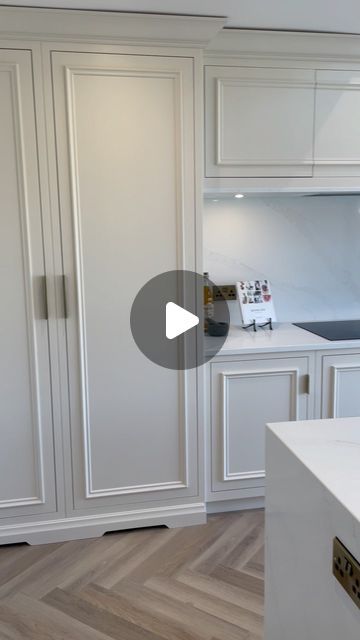 Pull Out Worktop, Dimity Kitchen Cabinets, White Luxury Kitchen Design, Small Elegant Kitchen Design, 8 Ft Island Kitchen, White Cabinets Gold Hardware Kitchen, Gold Handles Kitchen Cabinets, Pull Out Kitchen Cabinets, Edge Pulls Kitchen Cabinets