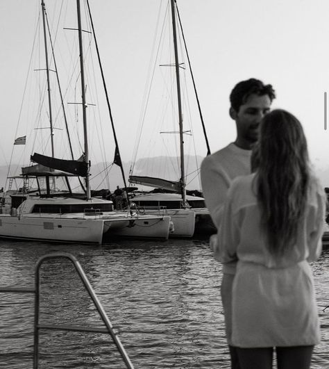 Couple On Boat Aesthetic, Couples Sailboat Photoshoot, Sail Boat Couples Photos, Engagement Photos Boat Dock, Couple Boat Pictures Photo Ideas, Marina Couples Photoshoot, Boat Dock Engagement Pictures, Sailing Engagement Photos, Sailboat Wedding Photos