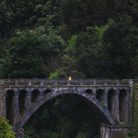 𝐀𝐝𝐚𝐦 𝐉𝐚𝐬𝐨𝐧 𝐉𝐚𝐲 | Old stone bridge Madeira 🍃

Ponte da Ribeira da Metade also known as a ‘Ponte Velha’, is a bridge in Madeira that attracts people ... | Instagram Bridge Reference, Medieval Bridge, Floating Bridge, Old Bridges, Console Game, Drawing Help, Artwork Inspiration, Wooden Bridge, Stone Bridge