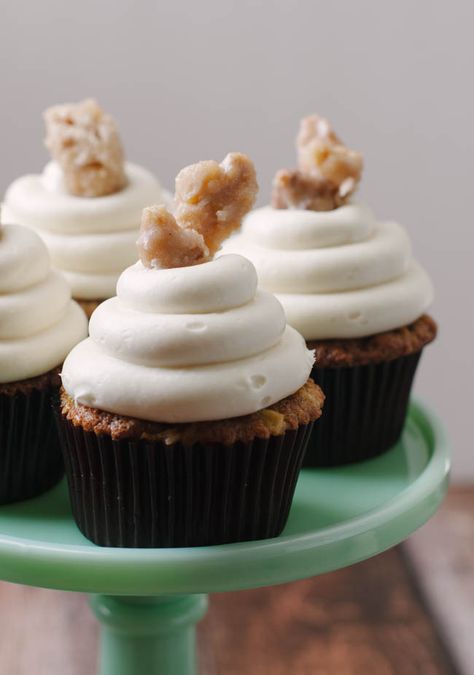 Walnut Cupcakes, Savory Cupcakes, Cheese Cupcake, Apple Walnut, Goat Cheese Recipes, Walnut Recipes, Frosting Recipe, Toasted Walnuts, Baking Cupcakes