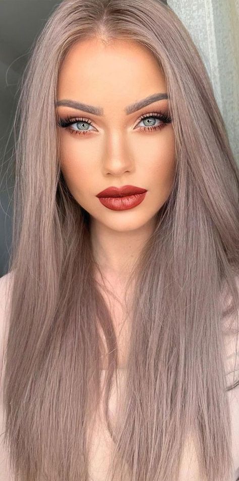 Natural Makeup Looks For Blondes, Ash Strawberry Blonde, Ash Strawberry Blonde Hair, Makeup Looks 2022, Makeup Trends 2022, Cool Blonde Hair Colour, Tan Skin Blonde Hair, Blonde Hair Makeup, Cool Blonde Hair