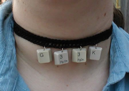 keyboard necklace Keyboard Keys, Old Computers, Upcycle Recycle, Handmade Jewelry Diy, Custom Letters, Geek Chic, Letter Necklace, Artisan Craft, Bits And Bobs