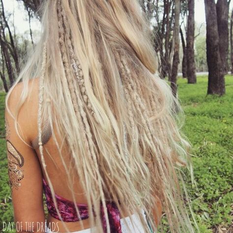 My dream hair😍 Half Dreads, Blonde Back, Partial Dreads, Rasta Hair, Blonde Dreadlocks, Red Hair Extensions, Blonde Dreads, Luxy Hair, Hippie Hair