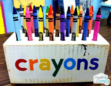 Diy Crayons, Wood Projects For Kids, Crayon Holder, Kids Play Kitchen, Finding A Hobby, Cool Wood Projects, Crayon Box, Scrap Wood Projects, Diy Holz