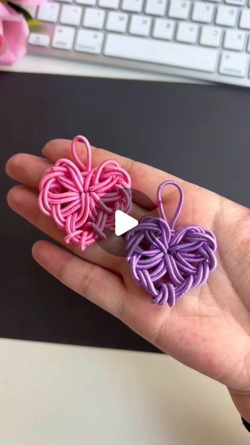 paper crafts creator on Instagram: "Use rubber bands to make a heart, very beautiful  #parentchildcrafts #handmadediy #kindergartencrafts #valentinesdaygifts #creativecrafts #rubberbandart #diyheart #kidscrafts #simplecrafts #handmadegifts" Rubber Bands Crafts, Rubber Band Crafts Diy, Rubber Band Crafts, Kindergarten Crafts, Rubber Band, Rubber Bands, Creative Crafts, A Heart, Easy Crafts