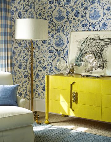 yellow console via hb Yellow Dresser, Interiors Inspiration, Chinoiserie Chic, White Rooms, Complimentary Colors, Wallpaper Designs, Classic Decor, Mellow Yellow, Traditional Decor