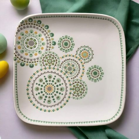 Dotted Pottery Painting, Pottery Painting Mandala, Cutlery Organizer, Painted Earth, Color Me Mine, Mandala Rock Art, Paint Your Own Pottery, Pottery Painting Designs, Keramik Design