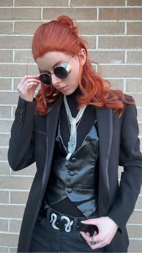 Aziraphale And Crowley Costume, Crowley Good Omens Costume, Crowley Genderbend, Good Omens Crowley Cosplay, Good Omens Costume, Crowley And Aziraphale Cosplay, Good Omens Halloween Costume, Fem Crowley Cosplay, Crowley Cosplay Female