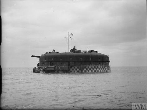 Horsesands sea fort, in the eastern Solent, one of three guarding the approaches to Portsmouth harbour, 24 August 1940. The forts were manned by Army and Royal Navy personnel. Battleship Bismarck, Portsmouth Harbour, Airborne Army, Secret Lair, Operation Market Garden, Location Design, Battle Of Britain, The United Kingdom, British Army