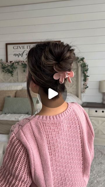 eva pautov on Instagram: "Easy claw clip updo 🩷 tie half of your hair into a bun and flip it inside out, tie the rest of your hair into another bun and flip it inside out again, then secure it with a claw clip 🌸 would you try this bun? #easyhairstyles #clawcliphairstyle #shorthairstyle #springhairstyle #cutehairstyles" Claw Clip Updo, Clip Updo, Cats Photos, Hair Things, Hairstyles For Medium Length Hair Easy, Clip Hairstyles, Hairstyles Updo, Curly Hair Inspiration, Curly Hair Routine