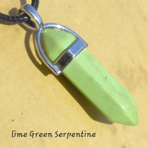 Lime Green Serpentine On Black Paracord Necklace $15 #Countrygypsyor Cage Pendant Necklace, Serpentine Necklace, Paracord Necklace, Ballerina Necklace, Anthropologie Necklace, Large Bead Necklace, Crystal Purse, Handmade Crystal Necklace, Gold Drop Necklace