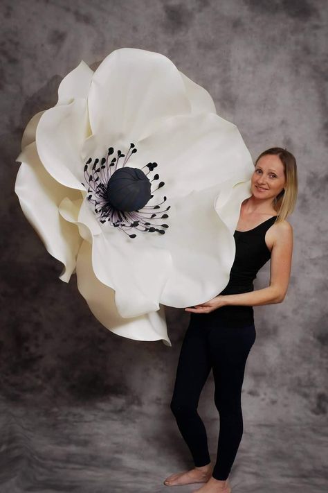 #anemone#isoloneflowers#flowers Paper Flowers Diy Easy, Flower Backdrop Wedding, Foam Flower, Fleurs Diy, Candy Land Christmas Decorations Diy, Large Paper Flowers, Paper Flower Backdrop, Paper Flowers Craft, Diy Crafts Paper Flowers