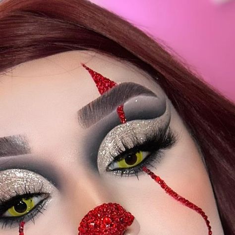 𝓐𝓷𝓰𝓮𝓵𝓲𝓬𝓪 𝓶𝓲𝓼𝓽𝓻𝓪𝓵 on Instagram: "Makeup pennywise 🤡
Inspirado en mi hermosa @makeup_lariza 🫶🏻
Detalles; @lalis_beauty_ paleta la Oaxaqueña y contornos 
@lalis_beauty_ pestañas y pigmentos 
@angymistralbeauty labial Kitty rojo
@ttd_eye contactos 
@shein_mex @sheinofficial peluca 

#makeupartist #makeup #makeupinspiration #makeupideas #makeupinspo #makeupglitter #makeuphalloween #halloween #halloweenmakeup #shein #sheinofficial" Make Up Inspiration, Instagram Makeup, Maquillaje De Ojos, Halloween Makeup, Makeup Ideas, Eye Makeup, Kitty, Holidays, Halloween