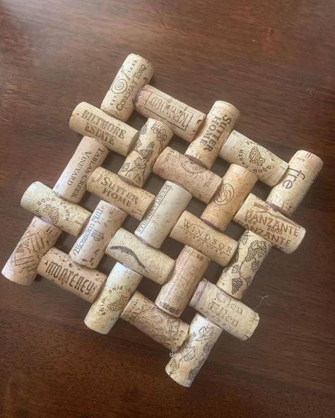 My DIY Creation: Wine cork trivet | Cork crafts diy, Wine cork crafts, Wine cork diy Joululahjat Diy, Wine Cork Trivet, Cork Crafts Christmas, Wine Cork Diy Crafts, Wine Cork Projects, Cork Crafts Diy, Wine Cork Diy, Cork Trivet, Wine Cork Art