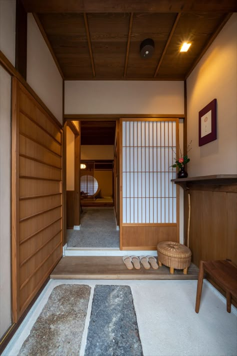 An inviting ‘genkan’ (entrance) of a traditional Japanese machiya house. We love the atmosphere that these 'genkan' create when warmly lit by the sun. This traditional machiya townhouse is located near the Asano River & Kazue Chaya Tea District in Kanazawa, Japan.

Rent this entire Japanese townhouse during your next visit to Japan. 

MACHIYA RESIDENCE INN Kanazawa - 'Kurohoro' Machiya House Japanese Genkan Design, Traditional Japanese House Entrance, Kyoto House Interior, Machiya House Interior, Japanese Genkan Entryway, Genkan Entrance Japanese Style, Japanese Interiors Traditional, Japan House Decor, Japanese House Interior Traditional