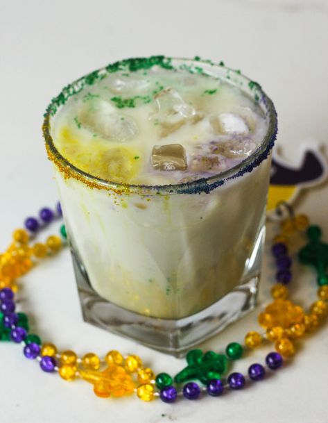 King cake cocktail - itsmyhappyhour King Cake Martini Cocktails, King Cake Drink Recipes, King Cake Margarita, King Cake Vodka Recipes, King Cake Vodka Drinks, King Cake Cocktail, King Cake Martini, Mardi Gras Punch Alcoholic, Fat Tuesday Cocktails