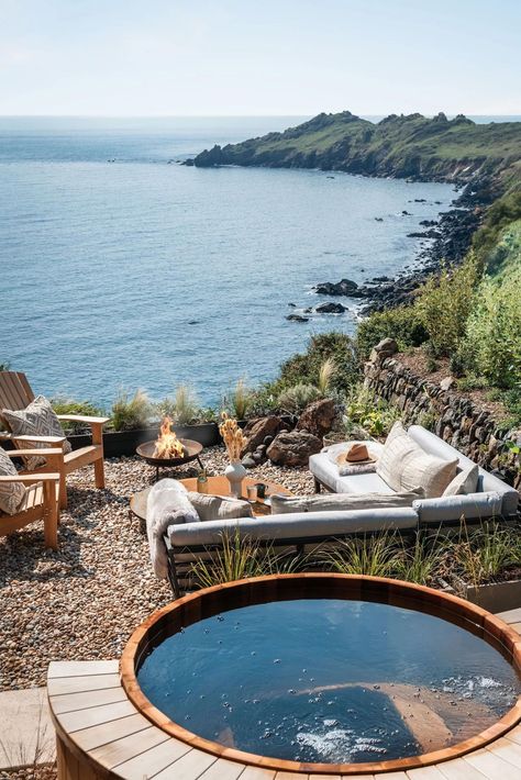 Ukiyo is an eco-friendly retreat with modern Scandinavian influences, located in Coverack, a coastal fishing village in Cornwall, United Kingdom. Cottages Uk, Cornwall Cottages, Weekend Break, Romantic Retreat, Farm Cottage, Uk Holidays, Air Bnb, Dream Holiday, Holiday Cottage