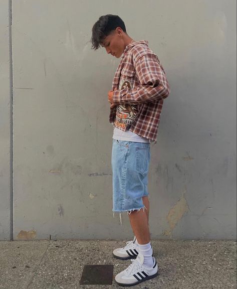 Flannel And Jean Shorts, Light Blue Jorts Outfit, Men Jean Shorts Outfits, Cropped Flannel Outfits Men, Flannel Summer Outfits, Cropped Shirt Outfit Men, Mens Jean Shorts Outfits, Mens Denim Shorts Outfits, Jean Shorts Men Outfit