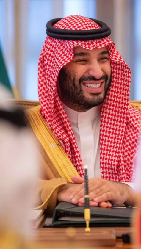 Mohamed Bin Salman, Saudi Arabia Prince, Romanian Wedding, King Salman, Hospital Room Snapchat Stories, Saudi Men, Evening Eye Makeup, Bin Salman, Camera Cartoon