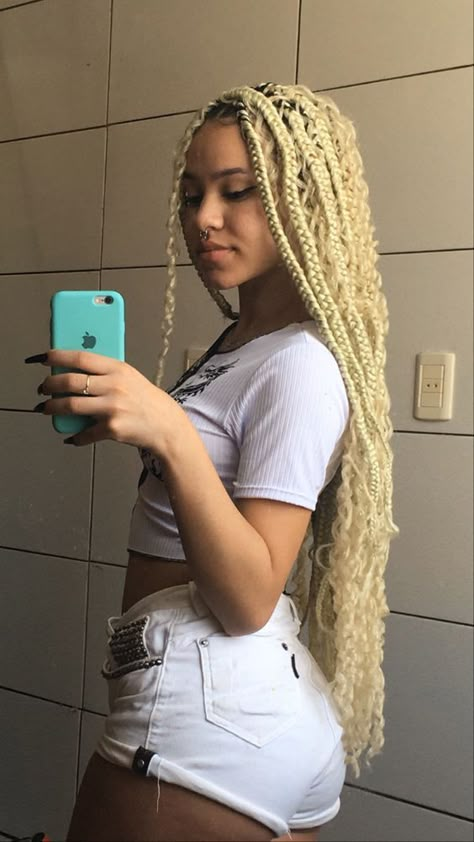 Trancas Box Braids Loiras: Tudo o que você precisa saber! 7 Box Dreads, Braids Blonde, Afro Braids, Blonde Box Braids, Braid Inspiration, Cute Box Braids Hairstyles, Quick Braided Hairstyles, Short Layered, Pretty Braided Hairstyles