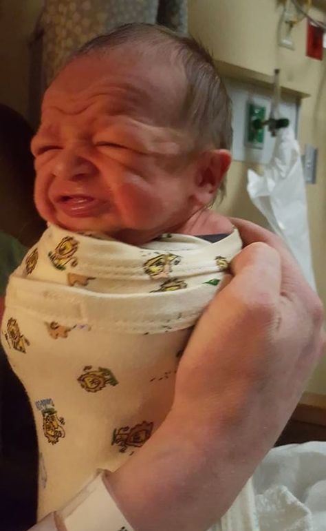 Grumpy Old Baby Grumpy Baby, Funny Baby Faces, Benjamin Button, Funny Baby Pictures, Baby Faces, Baby Memes, Cute Funny Babies, New Funny Videos, Baby Gif