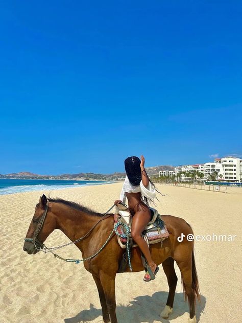 Horse Riding Outfit Summer, Beach Horseback Riding, Horse Riding Aesthetic, Horse Back Riding, Horseback Riding Outfits, Horse Riding Outfit, Travel Picture Ideas, Vacay Outfits, Aesthetic Lifestyle