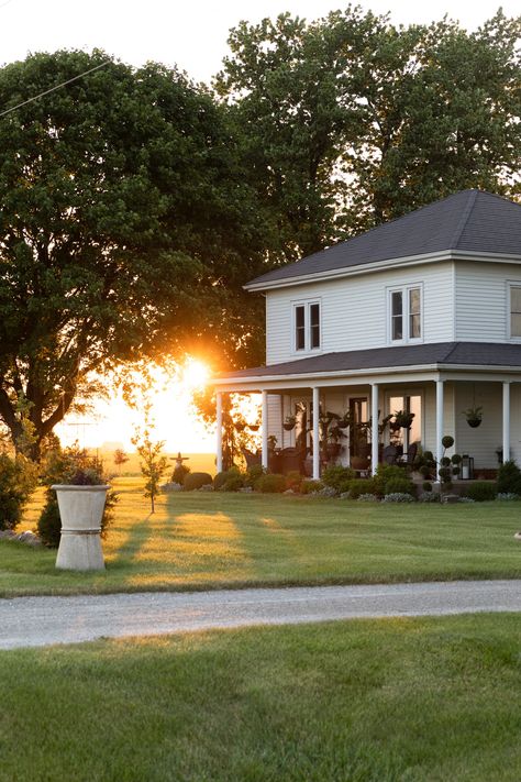 Farmhouse Kitchen Renovation, House With Land, Home Decor Ideas Bedroom, Decor Ideas Bedroom, Farmhouse Renovation, Farm Lifestyle, Future Farms, Country Lifestyle, Old Farm Houses