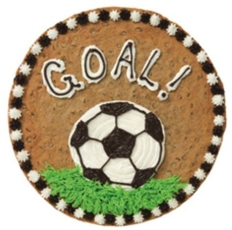 Adorable soccer cake - an alternative to making the whole thing a soccer ball Soccer Cookies, Team Celebration, Soccer Birthday Cakes, American Cookies, Mrs Fields, Cookie Cake Designs, Super Cookies, Soccer Cake, Birthday Cookie