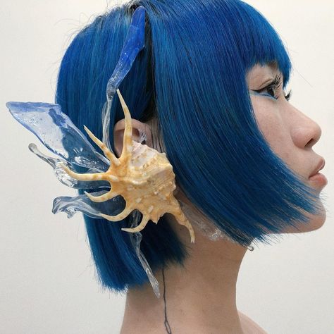 No Ordinary Girl, Mermaid Aesthetic, Arte Inspo, Blue Hair, Fashion Makeup, Hair Inspo, Crab, Hair Inspiration, Sea Shells