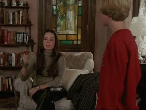 Charmed Holly Marie Combs GIF - Charmed HollyMarieCombs PiperHalliwell - Discover & Share GIFs Leo Wyatt, Witch Gif, Piper Halliwell, Witch Powers, Charmed Tv Show, Beverly Hills Chihuahua, Charmed Tv, Charmed Sisters, Original Vampire