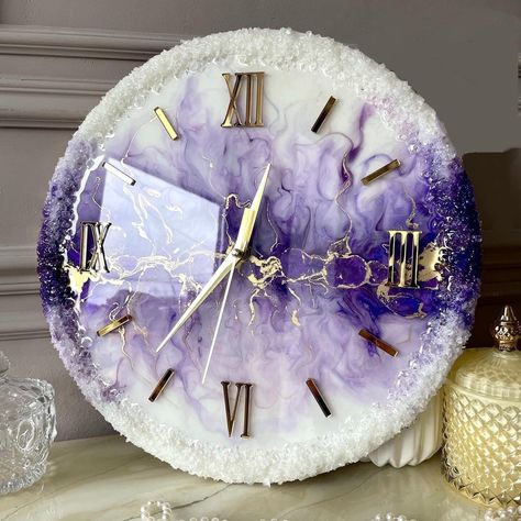 Welcome To 7SistersStudioArt Shop! This  Wall Clock with Colorful Regular Stone With White Base is unique handmade wall décor by resin art. This stylish Colorful wall clock will decorate any interior and will make a modern accent in the living room, cabinet or in the office. And will be a great gift idea. The wall clock is packed in a gift box. The hands of the clock have a silent movement, it needs an AA battery, which does not come with the clock, because some customs may stop the packaging because of this. Each oeuvre is unique and I've done it with all my love. Available in 5 sizes In Centimeters : 30Cm 35Cm 40Cm 45Cm 50Cm This custom resin clock was created on the wood. This one of a kind clock is perfect for any room in your home or could be a great gift for someone special. The piec Clock Resin Art, Resin Clock Ideas, Resin Art Clock, Wall Clock Simple, Colorful Wall Clocks, Resin Wall Clock, Personalized Wall Clock, Resin Clock, Unique Wall Clock