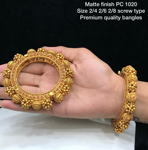 Temple Jewellery Kada Gold, Gold Jewellery Bangles Design, Pacheli Bangle Gold, Patla Bangles Gold Antique, Gold Gajra Bangles, Rajwadi Gold Kangan, Temple Bangles Gold Jewellery, Traditional Bangles Gold, Temple Jewellery Bangles