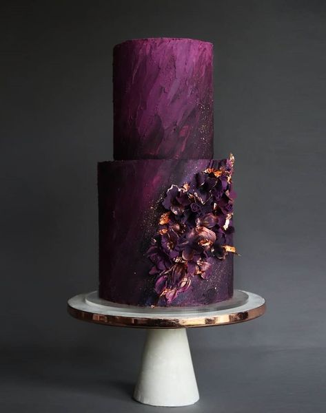 Artist Cake, Purple Cake, Wedding Color Palettes, Cake With Flowers, Pretty Wedding Cakes, Themes Wedding, Purple Wedding Cakes, Purple Cakes, Colors Wedding