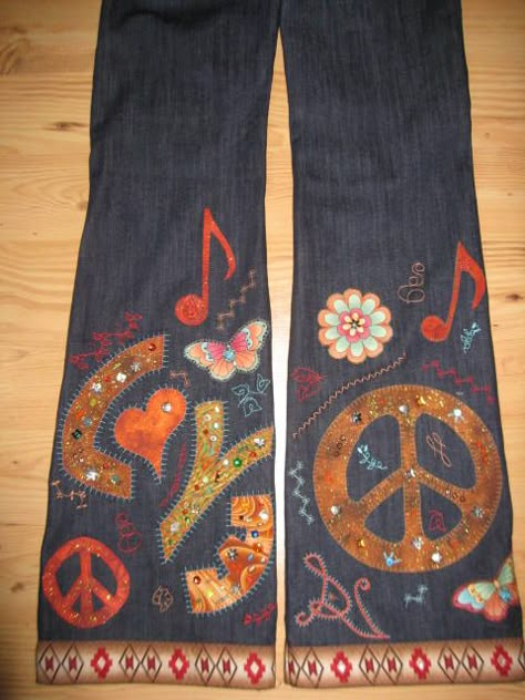 Senior Jeans Patches, 70s Embroidery, Hippie Embroidery, Beaded Jeans, Funky Jeans, Hippie Jeans, Jeans Embellished, Thrift Flips, Estilo Hippie