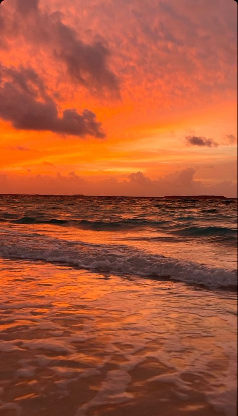 Sunset In Maldives, Maldives Aesthetic Sunset, Maldives Sunset, Sky On Fire, 2025 Moodboard, Pre Wedding Photoshoot Outfit, Pretty Landscapes, Sun Sets, Sunset Sky